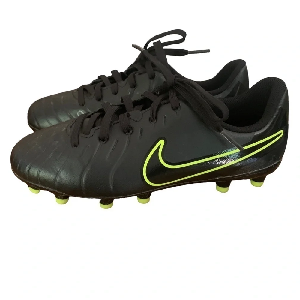 Nike Youth Black Swoosh Soccer Cleats Sz 2.5